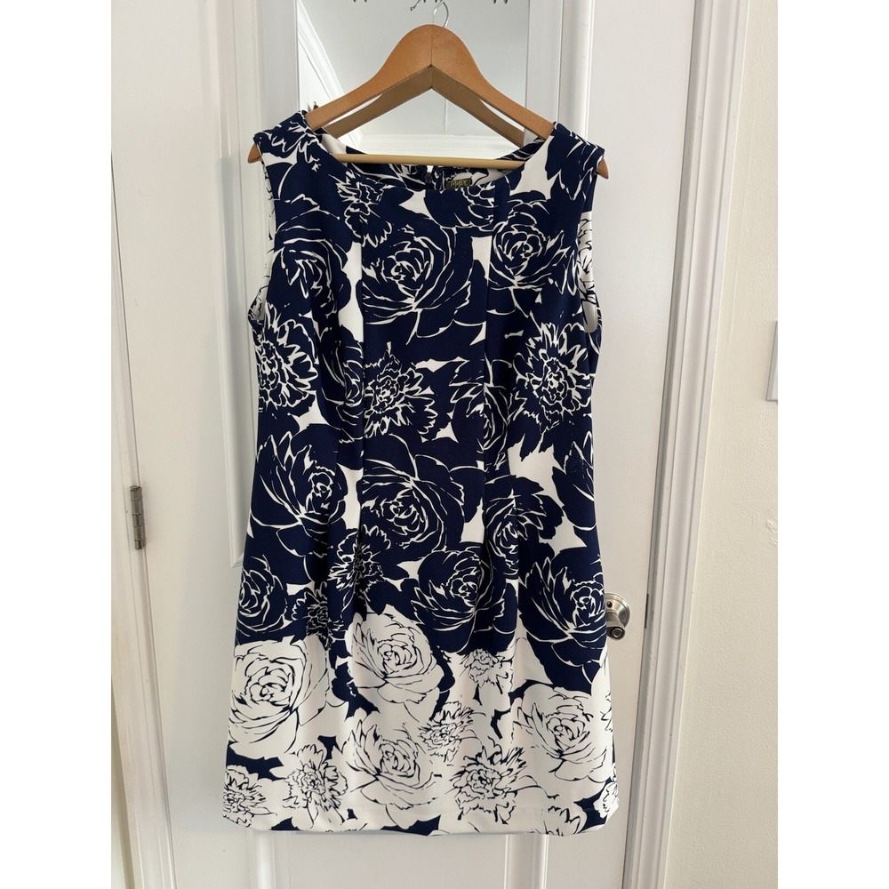 Taylor Sleeveless Dress‎ Women's Size 16W Skater Skirt Pockets Roses Floral